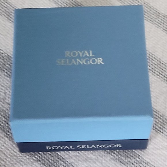 Royal Selangor Necklace - Picture 2 of 6